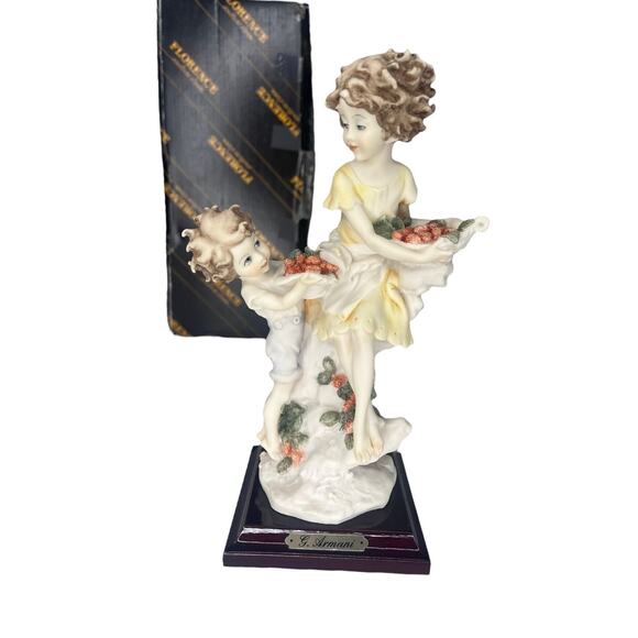 1986 Giuseppe Armani STRAWBERRY PARTY FIGURINE Sculpture Girl Boy Magic Memories - Picture 8 of 12